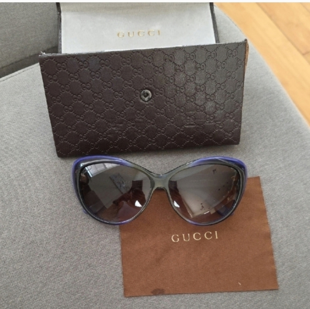 Gucci Women's Black and Purple Sunglasses